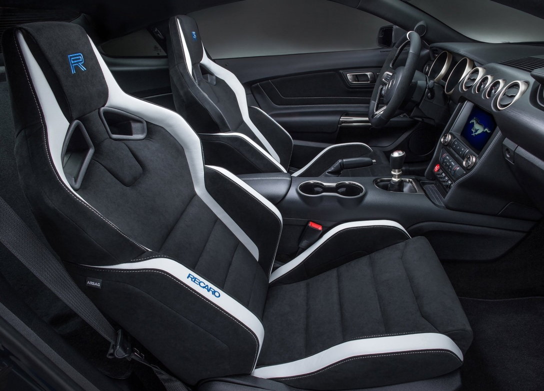 Крісла Recaro в Ford Mustang Shelby GT350