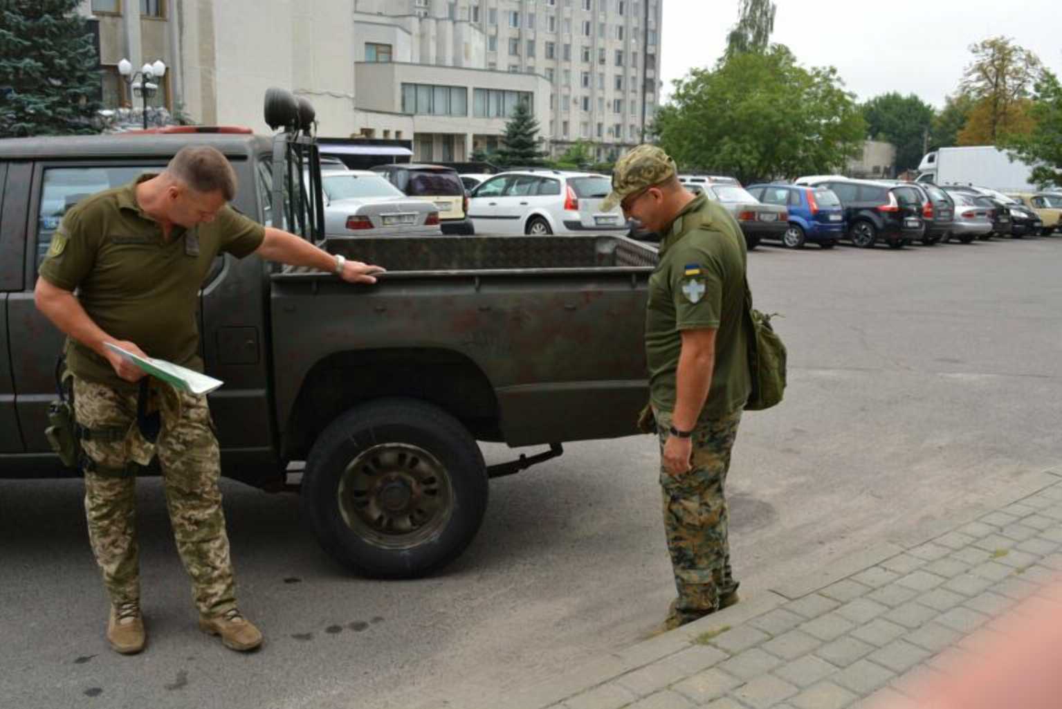 На автомобілях, які стоять на обліку в ТЦК, можуть дозволити їздити в інші області