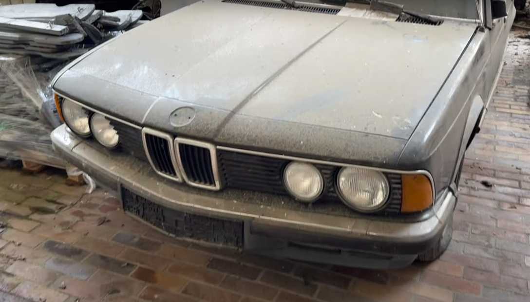 BMW 7 series, ретро авто, колекція авто, Volkswagen Corrado,