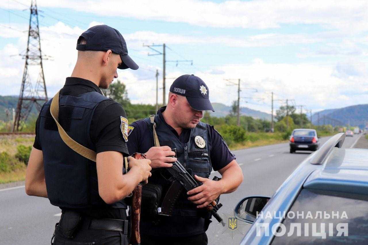 Поліцейські відвезли водія до ТЦК та оштрафували його за порушення ПДР