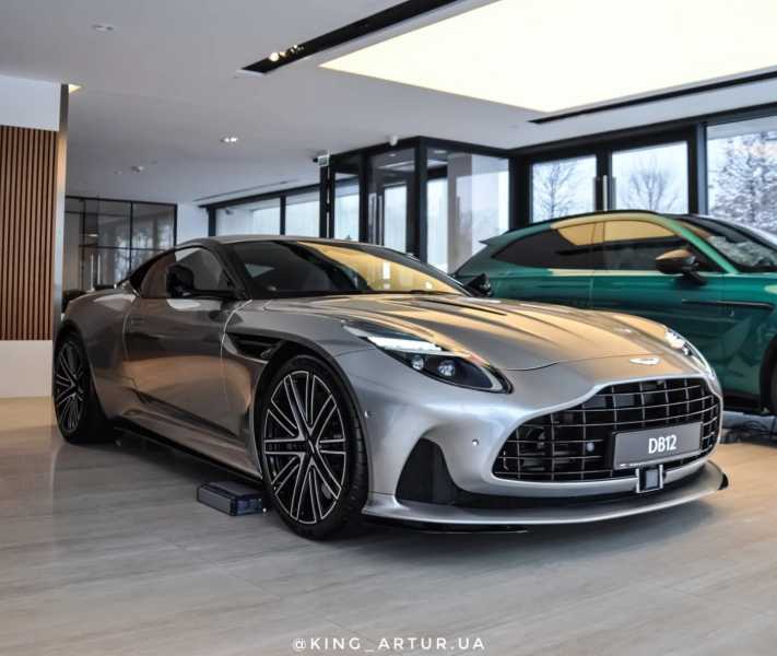 Aston Martin DB12, автомобілі преміумкласу, елітні авто