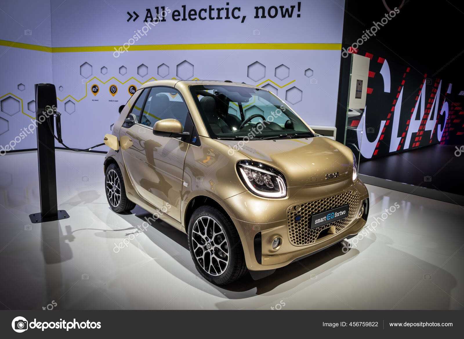 Smart EQ ForTwo - Компактный электромобиль для города