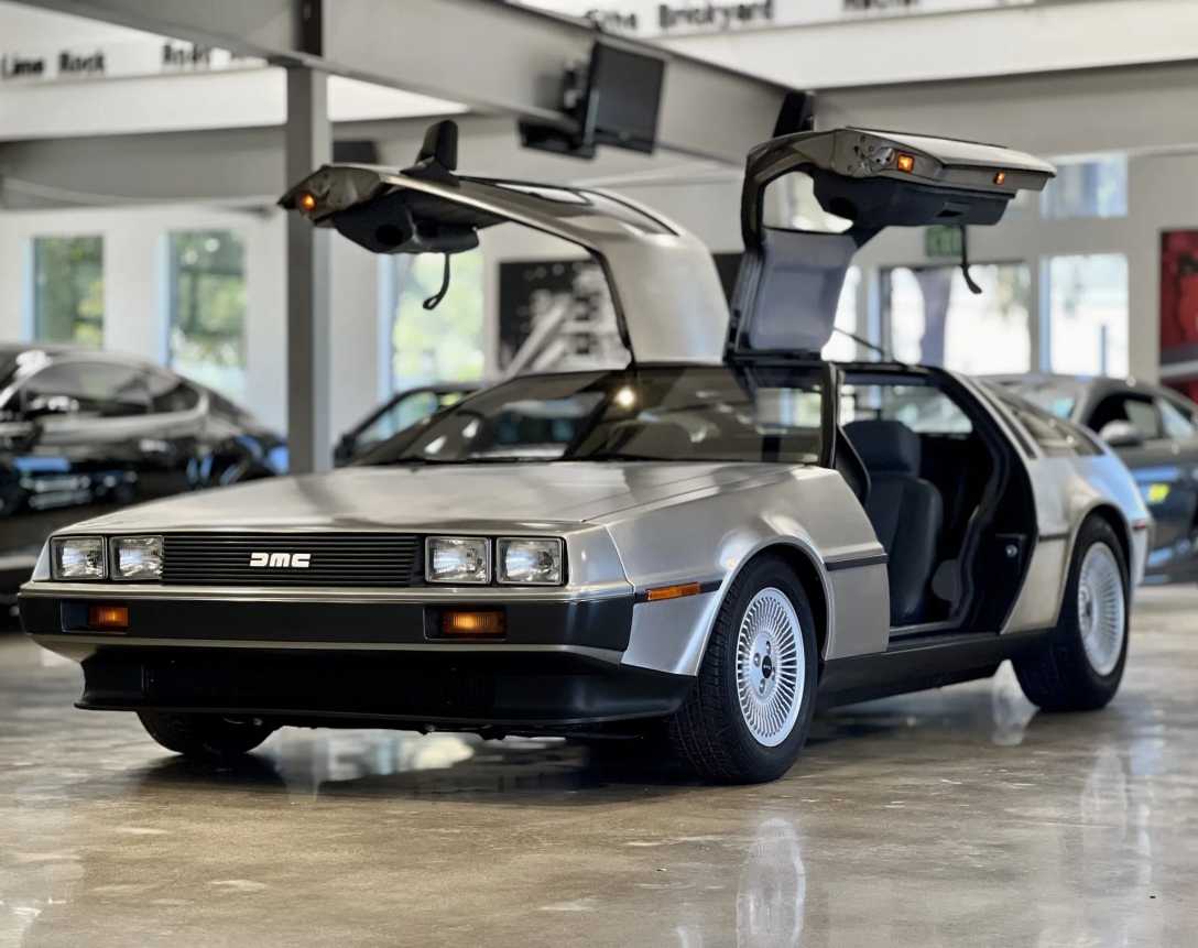 DeLorean DMC, DeLorean DMC-12 1981, DeLorean DMC-12, назад у майбутнє