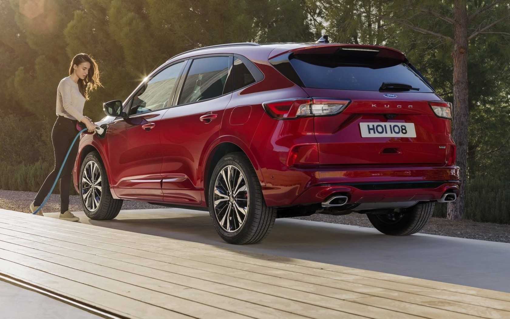 Ford Kuga PHEV - Подзаряжаемый гибрид для активного образа жизни