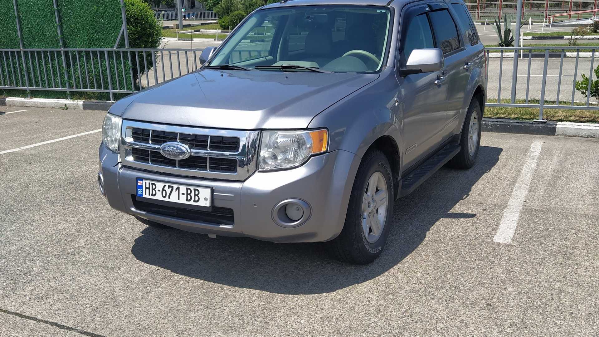 Ford Escape Plug-in Hybrid - Гибридный кроссовер с возможностью подзарядки
