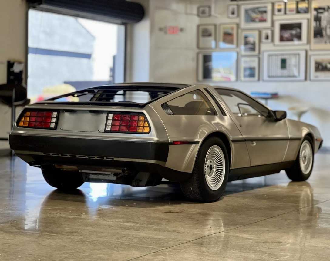 DeLorean DMC 1981, DeLorean DMC-12 1981, DeLorean DMC-12, назад у майбутнє