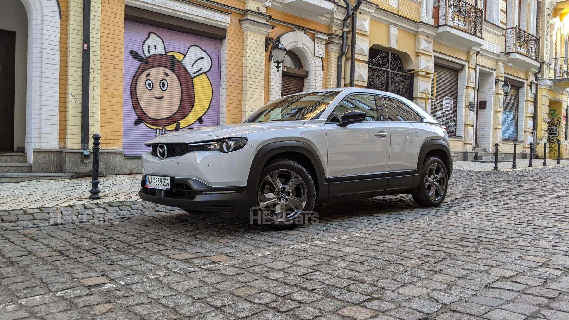 Mazda MX-30 - Обзор первого электрокроссовера от Mazda