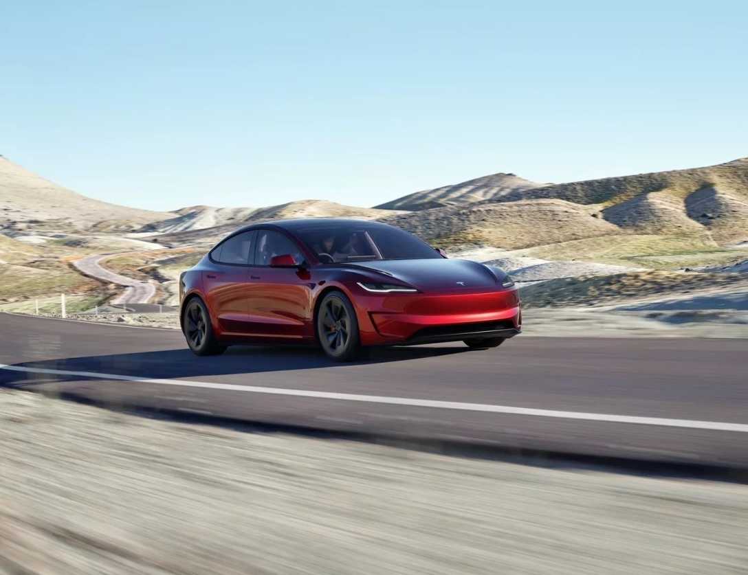 Tesla Model 3 Performance - Спортивная версия популярного электроседана