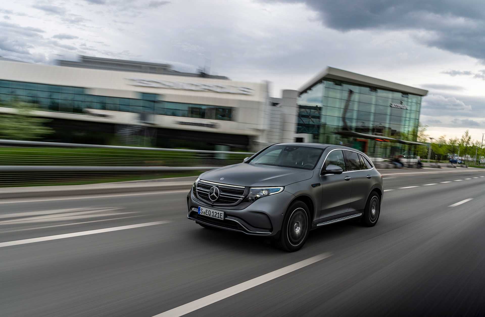 Mercedes EQC - Роскошный электрический кроссовер Mercedes