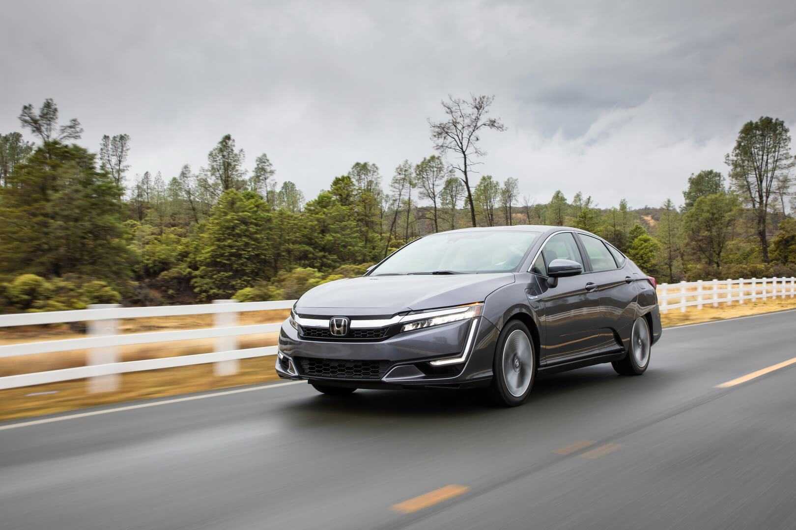 Honda Clarity Plug-in Hybrid - Гибридный седан с расширенной автономией