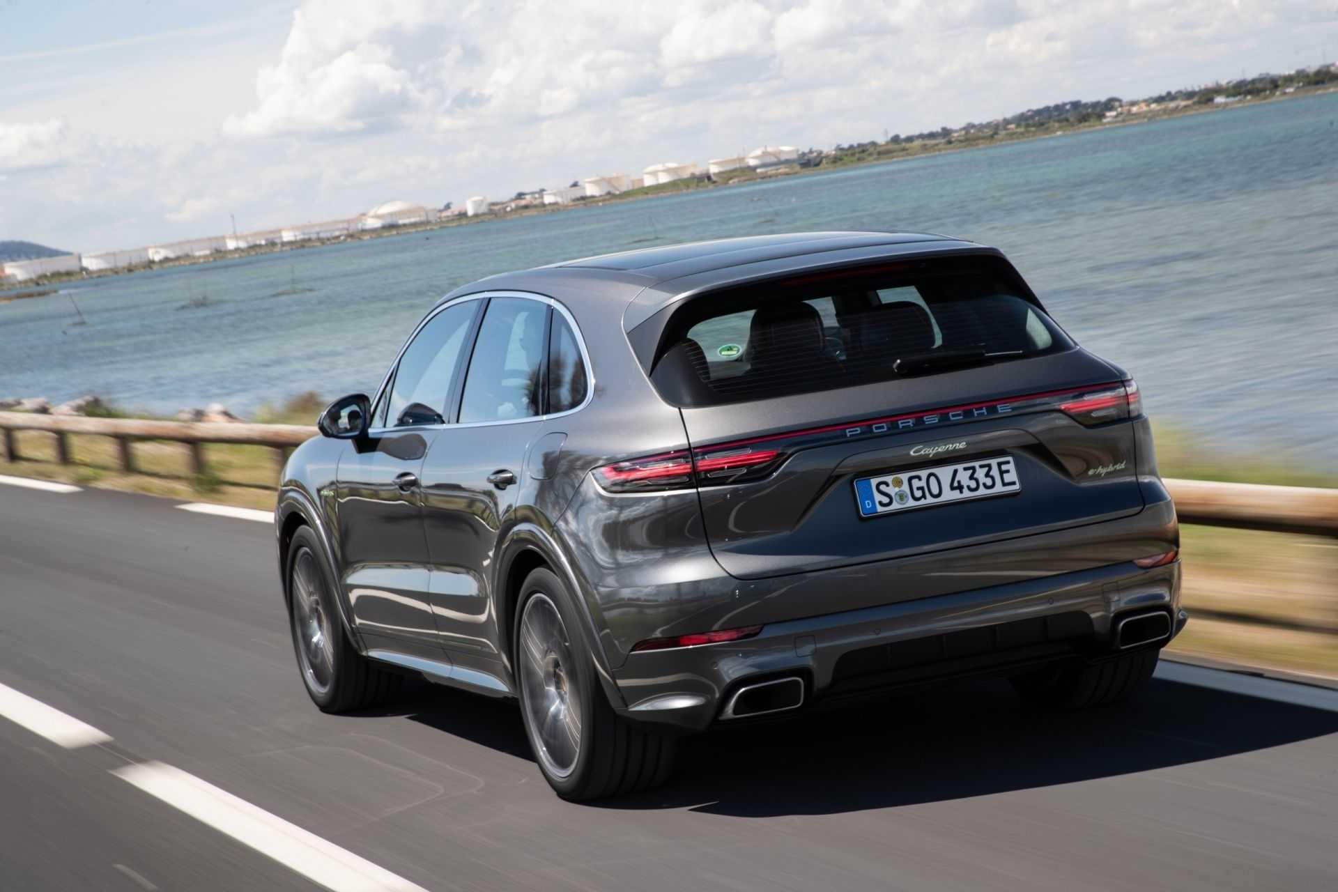 Porsche Cayenne E-Hybrid - Гибридный вариант культового кроссовера