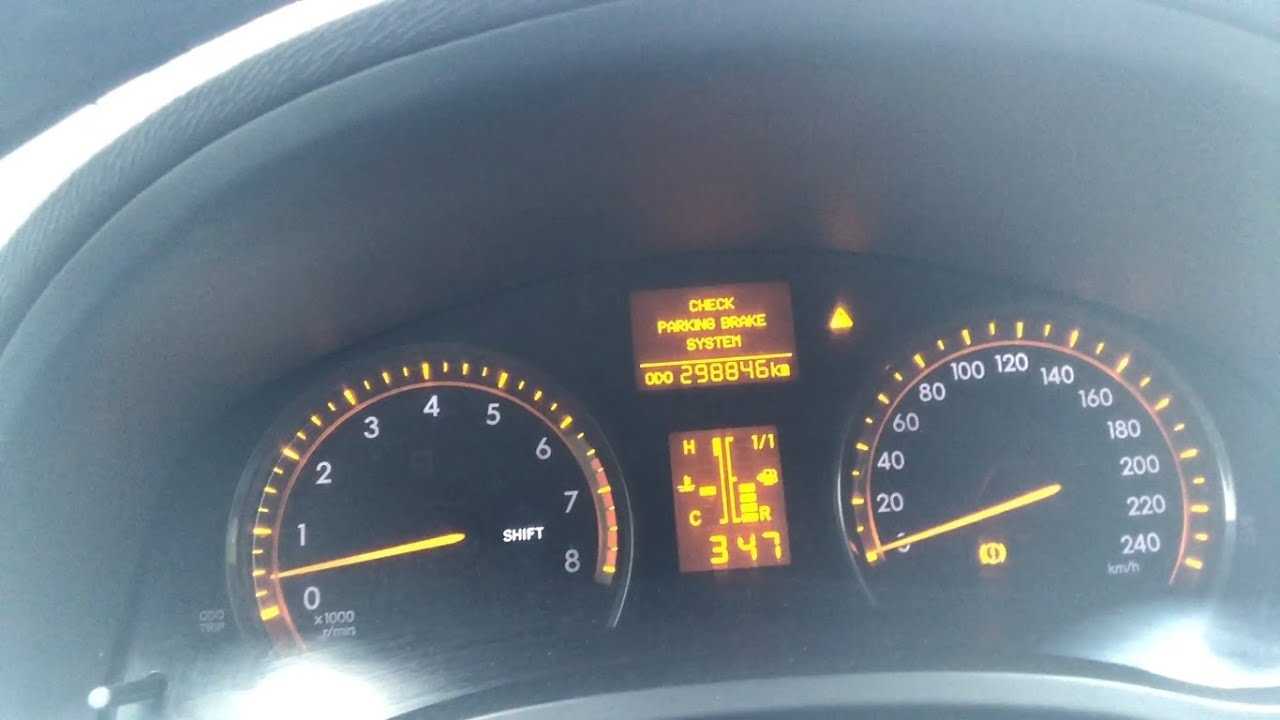 Як відрегулювати натяг ручного гальма на Toyota Avensis