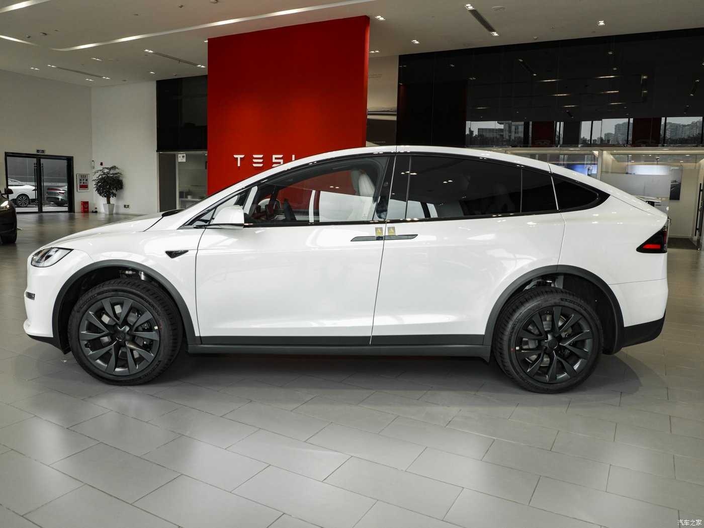 Tesla Model X Long Range - Дальнобойный электровнедорожник