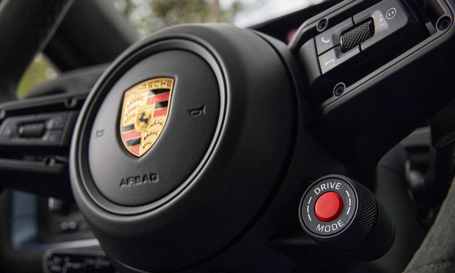 Porsche Cayenne E-Hybrid - Гибридный внедорожник с высокой мощностью