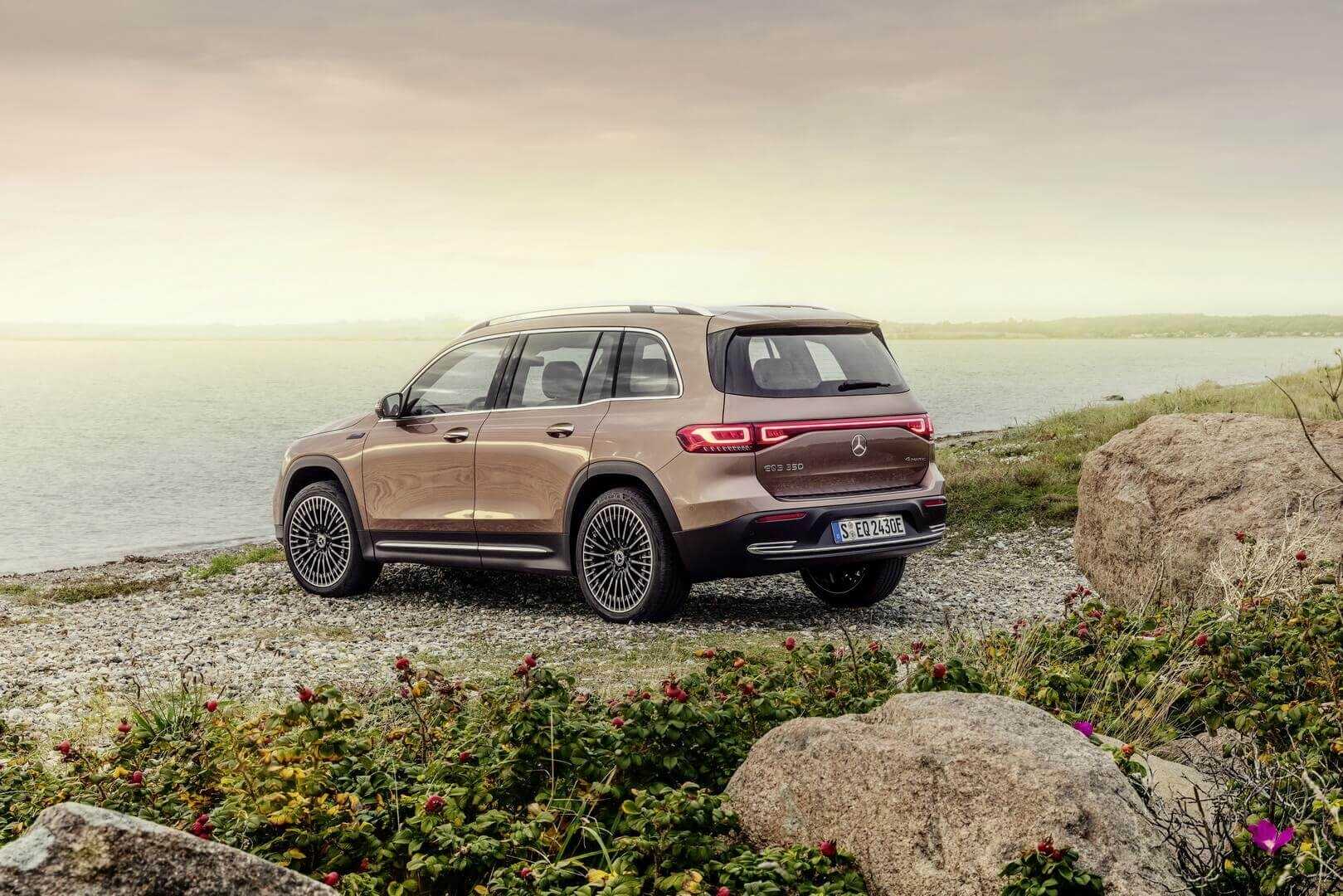 Mercedes-Benz EQB - Семиместный электрический внедорожник