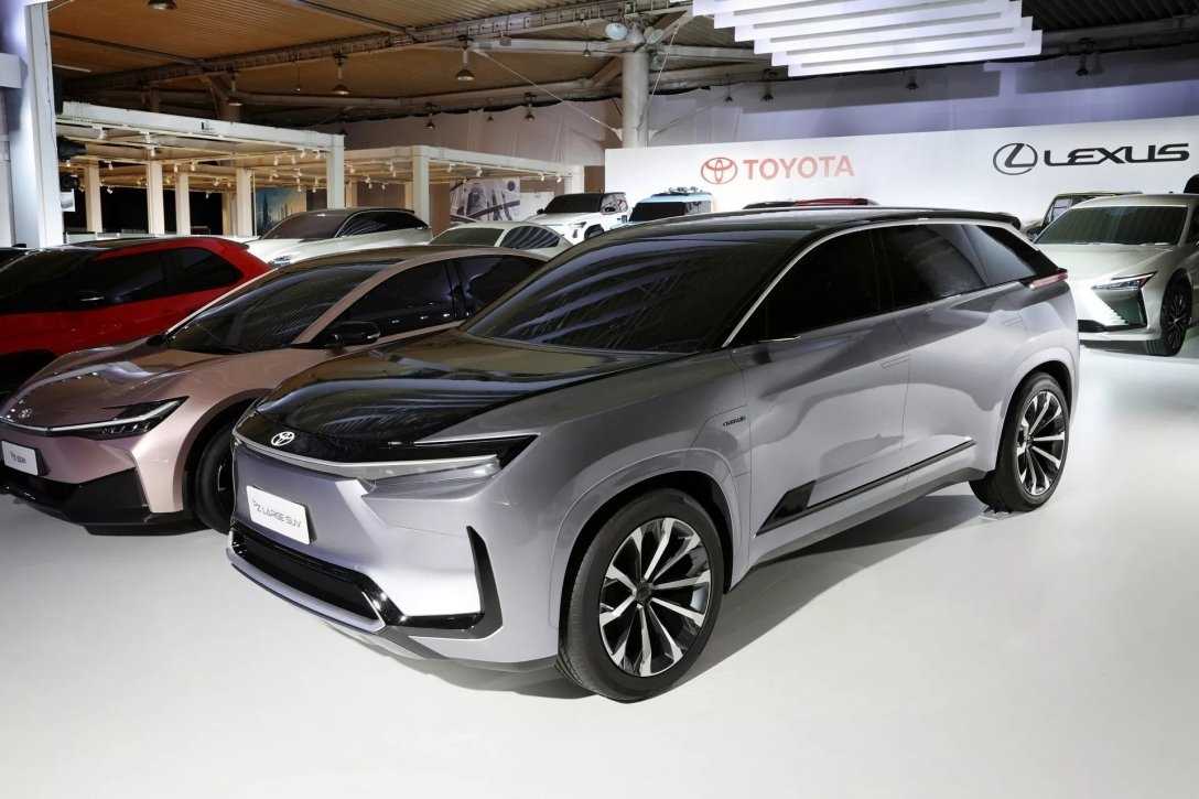 Toyota bZ4X - Первый электрокроссовер Toyota