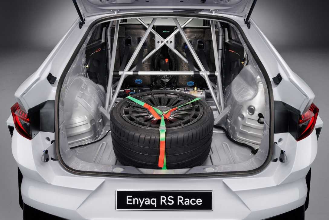 салон Skoda Enyaq RS Race, Skoda Enyaq, Skoda Enyaq Coupe, електромобіль Skoda, кросовер Skoda
