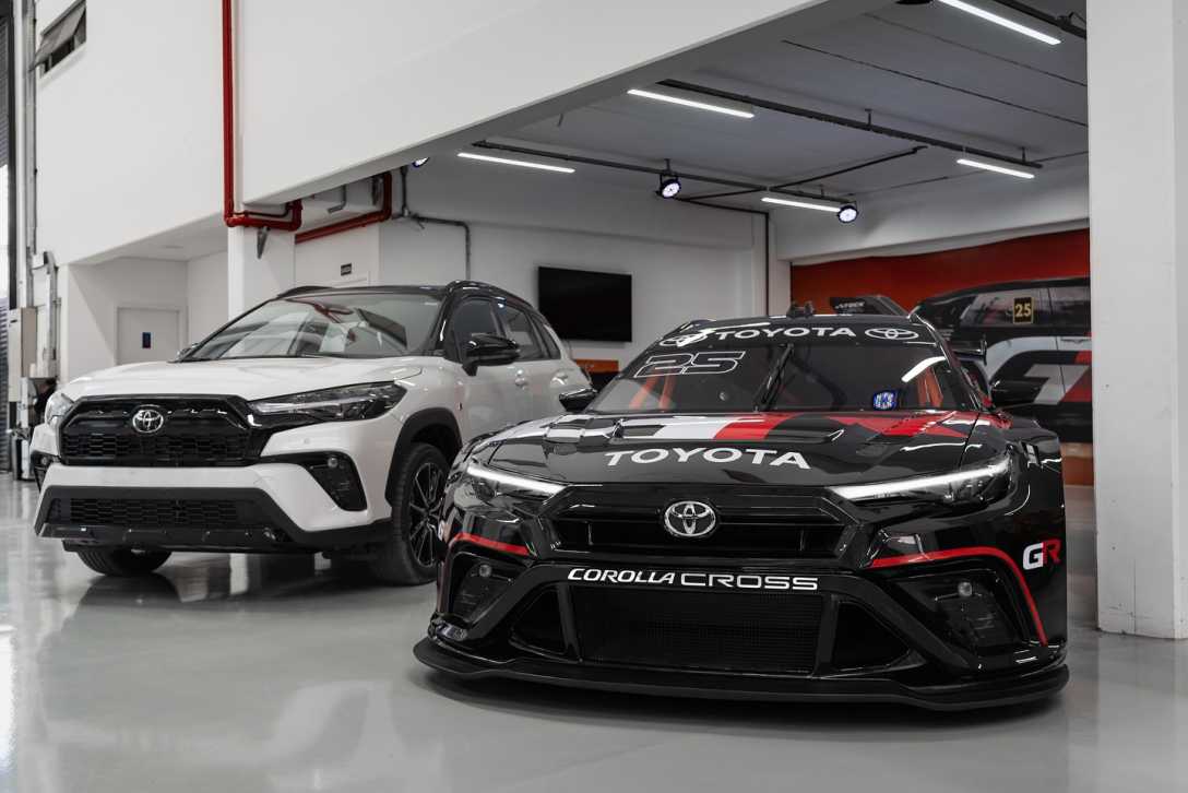 кросовер Toyota Corolla Cross кросовер Toyota Corolla Cross, Toyota Corolla, кросовер Toyota, спорткар Toyota