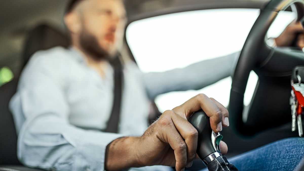 Как устранить посторонние звуки в салоне