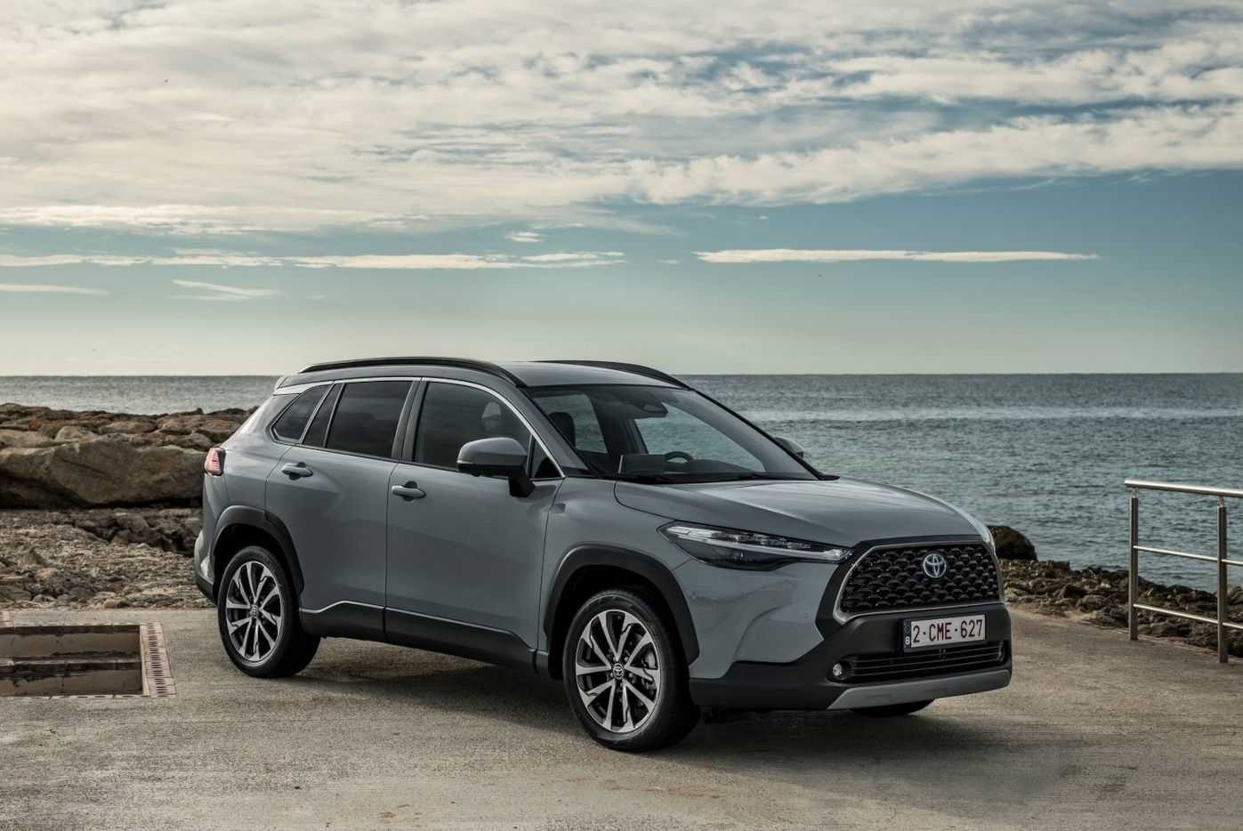 Toyota Corolla Cross 2022: компактный кроссовер для городской среды