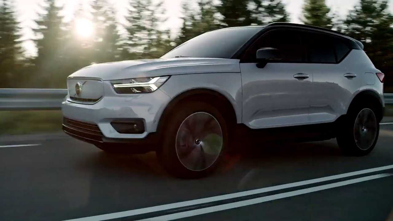 Volvo XC40 Recharge 2022: шведский электромобиль с премиальным акцентом