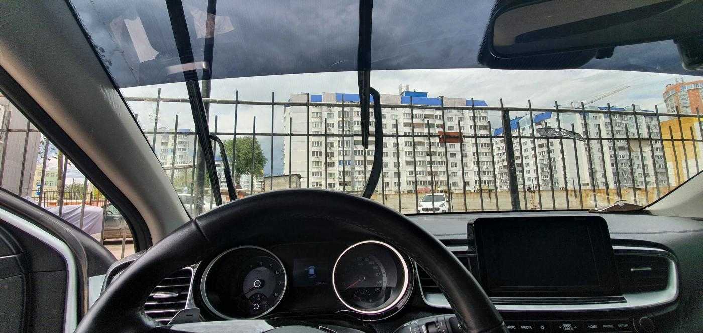 Замена резинок стеклоочистителей на Kia Ceed