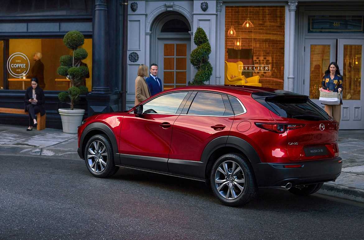 Mazda CX-30 2022: компактный кроссовер с фирменной управляемостью