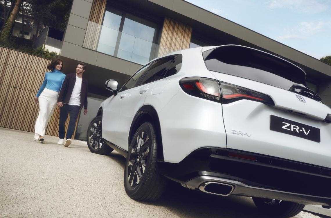 Honda ZR-V 2023: компактный кроссовер с динамичным дизайном и комфортом