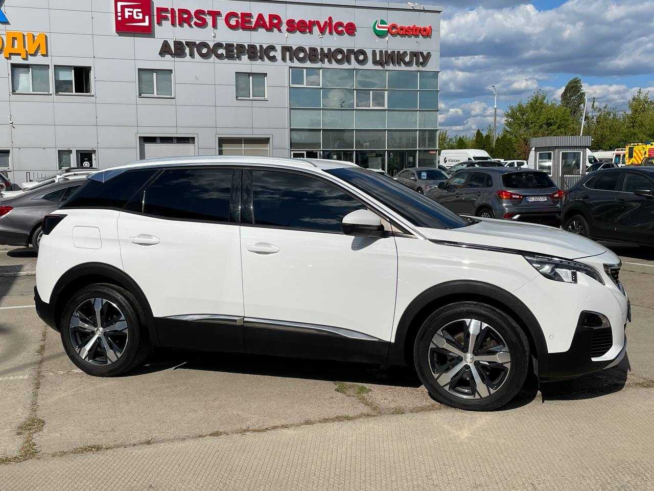 Peugeot Rifter 2022: компактный минивэн для городской среды и семейных поездок