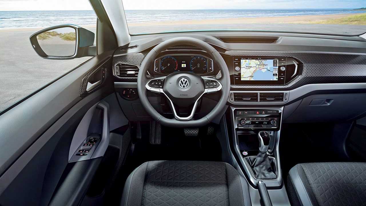 Volkswagen T-Cross 2022: компактный кроссовер с акцентом на безопасность