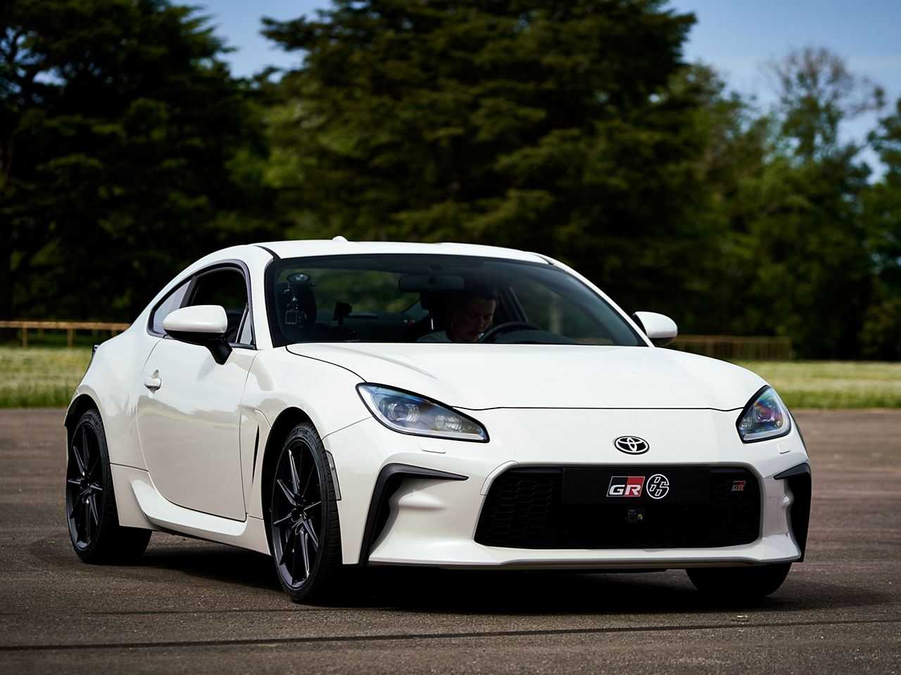 Toyota GR86 2023: спортивное купе с акцентом на динамику и управляемость