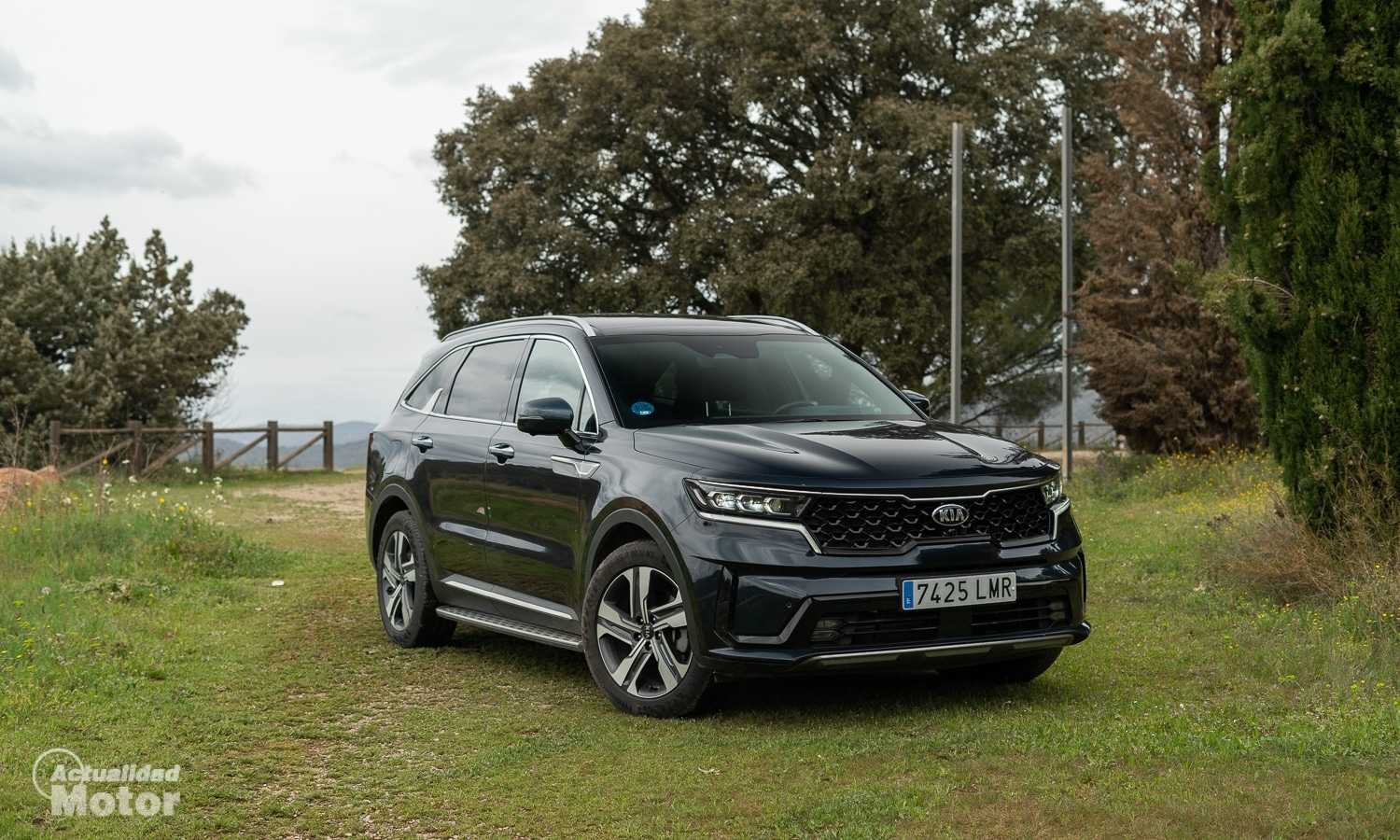 KIA Sorento PHEV 2022: гибридный кроссовер с просторным салоном