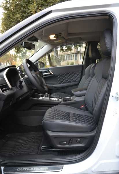 передні сидіння Mitsubishi Outlander передні сидіння Mitsubishi Outlander, новий Mitsubishi Outlander, Mitsubishi Outlander 2024, кросовер Mitsubishi