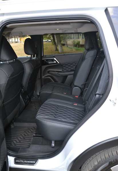 задні сидіння Mitsubishi Outlander задні сидіння Mitsubishi Outlander, новий Mitsubishi Outlander, Mitsubishi Outlander 2024, кросовер Mitsubishi