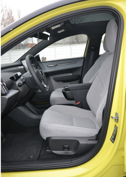 передні сидіння Volvo EX30 передні сидіння Volvo EX30, Volvo EX30 2025, новий Volvo EX30, електромобіль Volvo, кросовер Volvo, Volvo EX30 в Україні