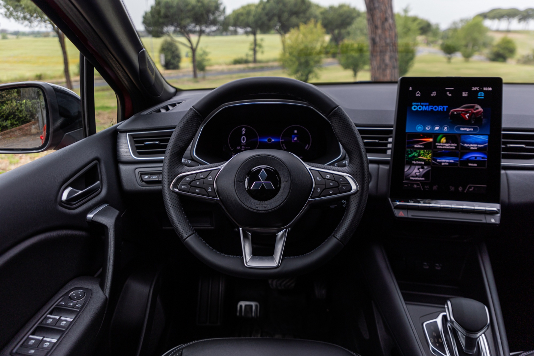 Салон Mitsubishi ASX, Mitsubishi ASX 2025, Mitsubishi ASX HEV, новий Mitsubishi ASX, кросовер Mitsubishi, гібрид Mitsubishi