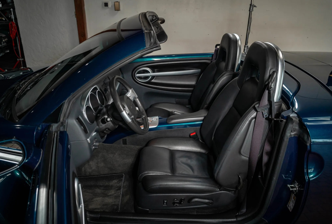 Салон Chevrolet SSR, пікап Chevrolet, капсула часу, Chevrolet SSR 2005
