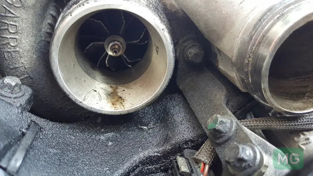 Металевий дзвін у двигуні під час розгону автомобіля