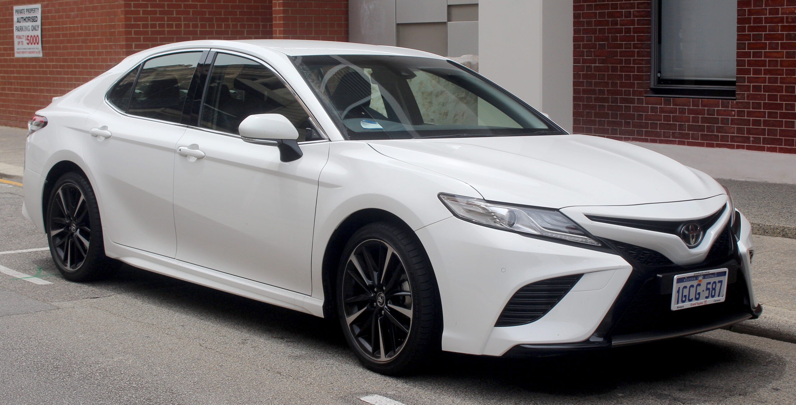 Toyota Camry XV70 — огляд, характеристики та особливості моделі