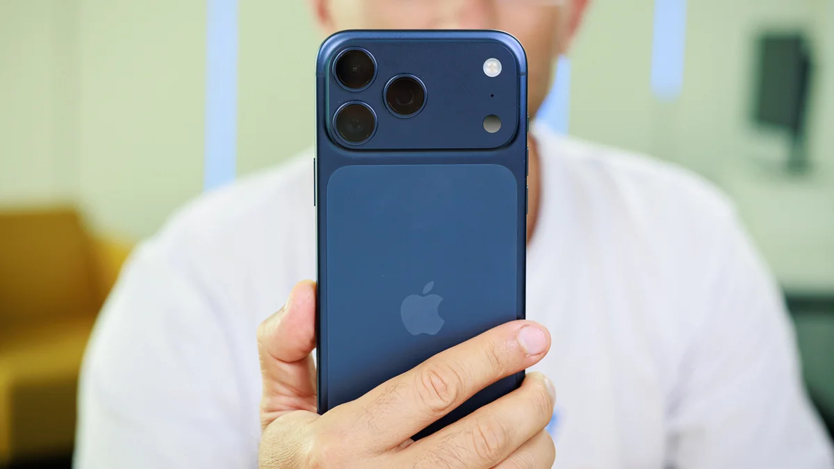 Чехол на iPhone 17 Pro