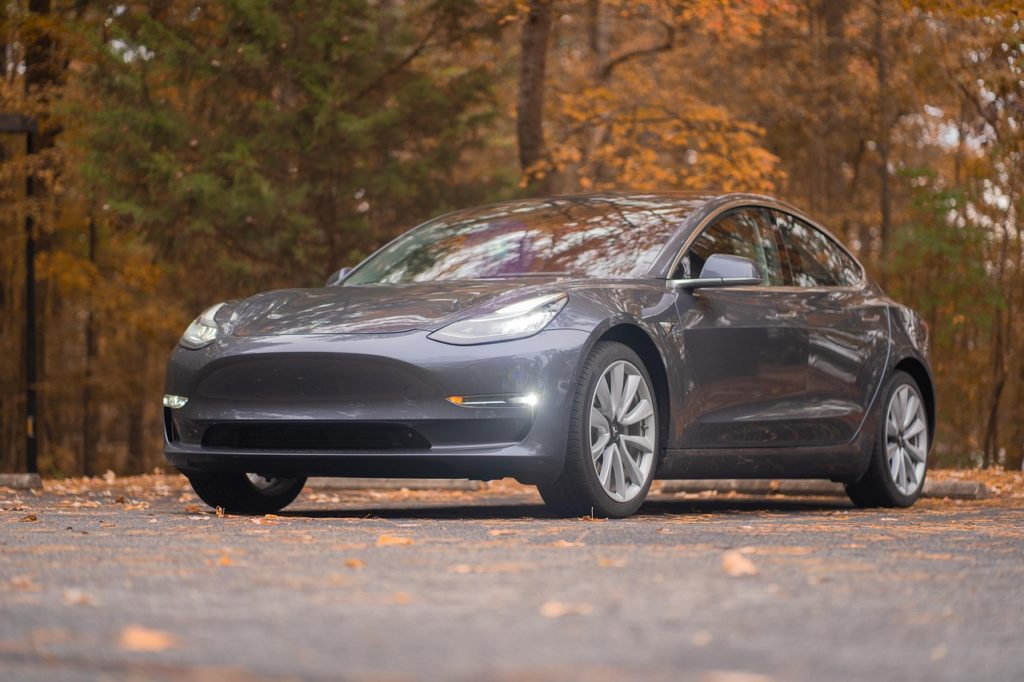 Tesla знову №1 в Європі: топ-10 найпопулярніших авто.
