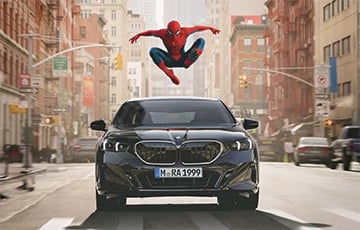 BMW: “Людина-павук” на екранах авто без дозволу? Водії обурені!