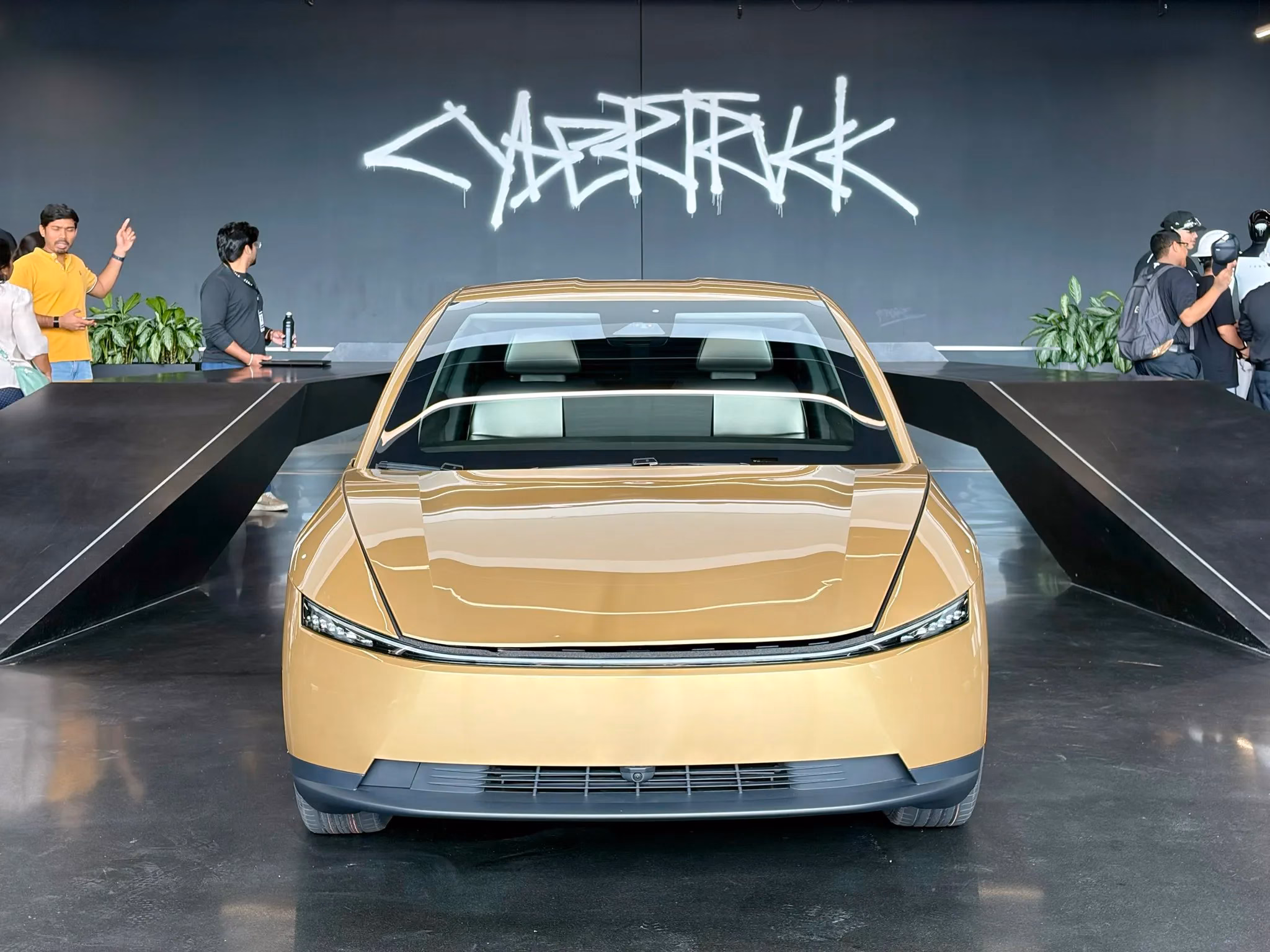 Tesla назвала дату запуску Cybercab