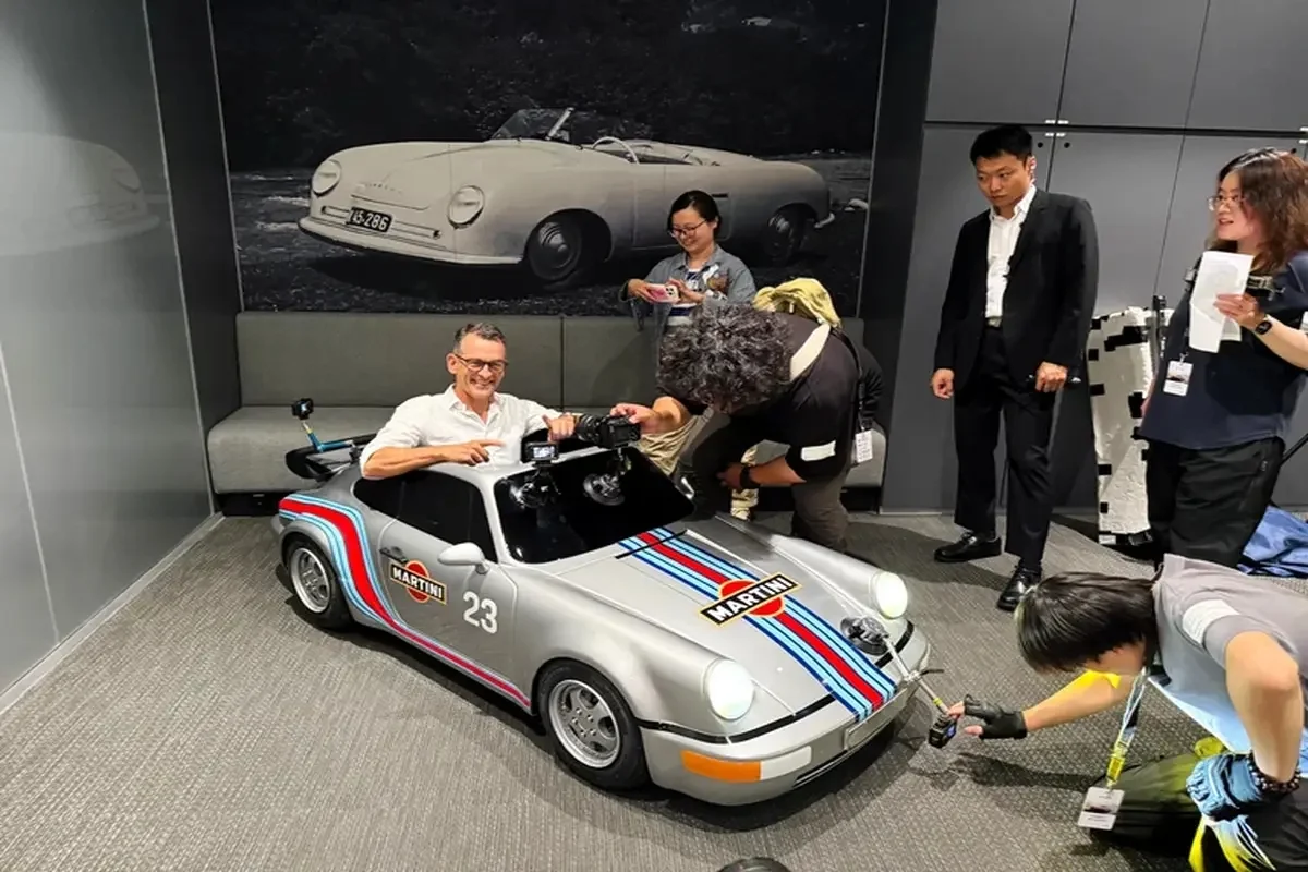 Міні-Porsche для дорослих: 80 км/год, новий автотренд!