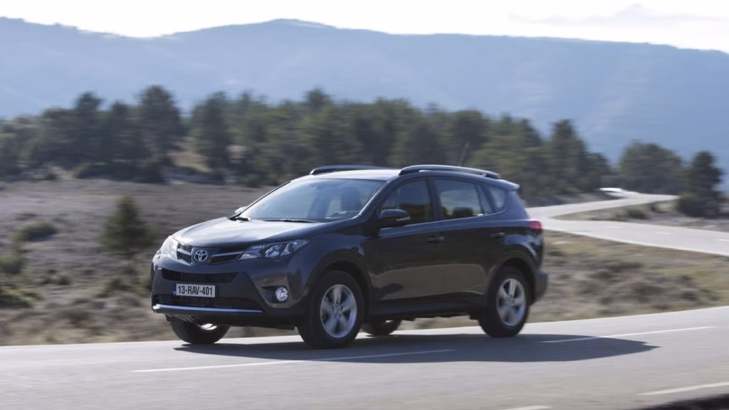 Toyota RAV4 в Україні: Ваш ідеальний варіант за $15 000. Вибираємо авто з пробігом