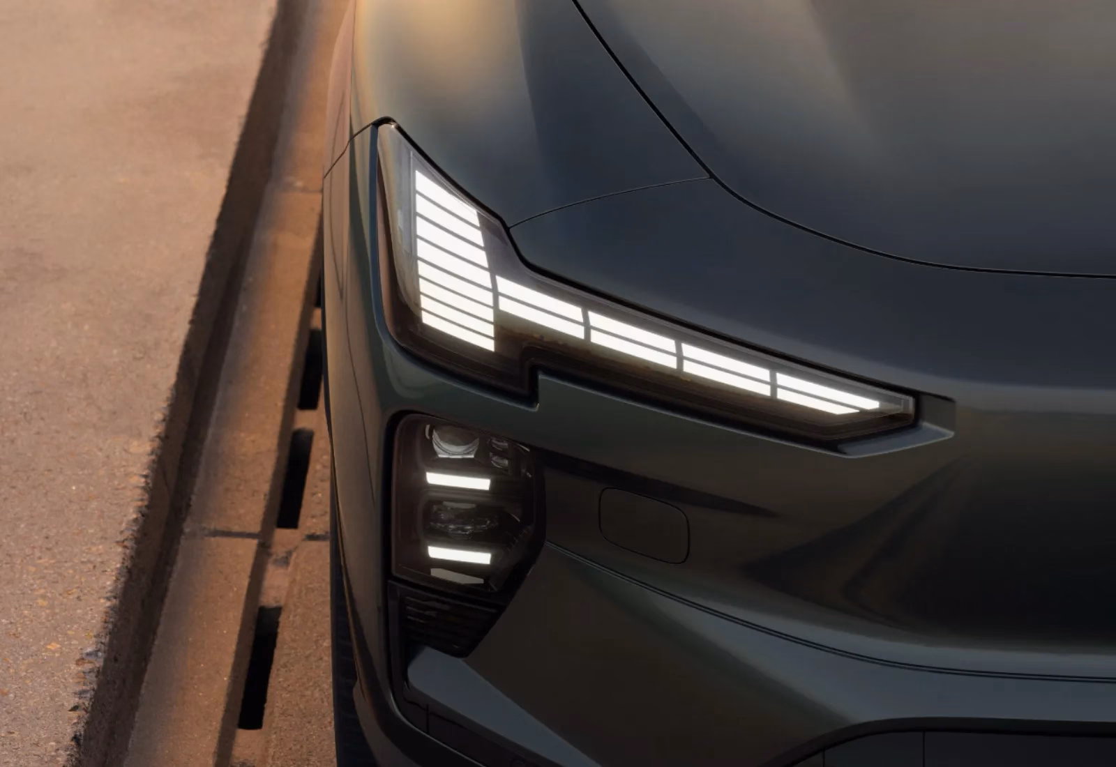 Volvo EX60: Проблеми виробництва сповільнюють постачання нової моделі.